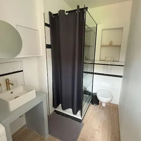 Titanic Netflix Parking * Cherbourg-en-Cotentin