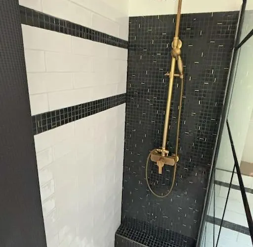 דירה Titanic Netflix Parking